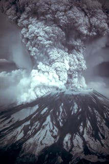 إن ثوران بركان ماونت سانت هيلين في العام ١٩٨٠ قد تسبب بتغيير التفكير الجيولوجي.