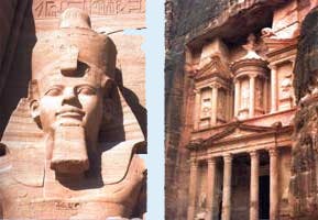 على اليسار: مجسّم ضخم منحوت للفرعون المِصريّ رمسيس الثاني. على اليمين أطلال من البتراء المدينة النبطيّة القديمة.
